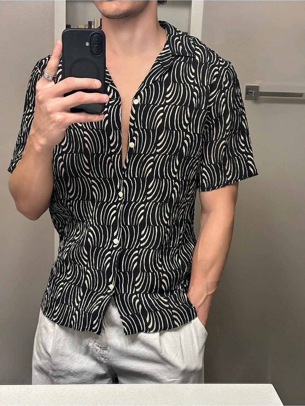 Zara Abstract Short Sleeve Shirt in Black & Cream Size Medium